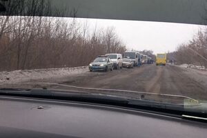 По словам Семенченко, на фото колонна автобусов с титушками на подьезде к Бахмуту