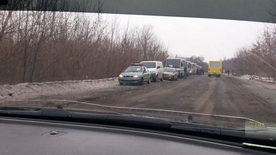 За словами Семенченка, на фото колона автобусів із тітушками на під'їзді до Бахмута