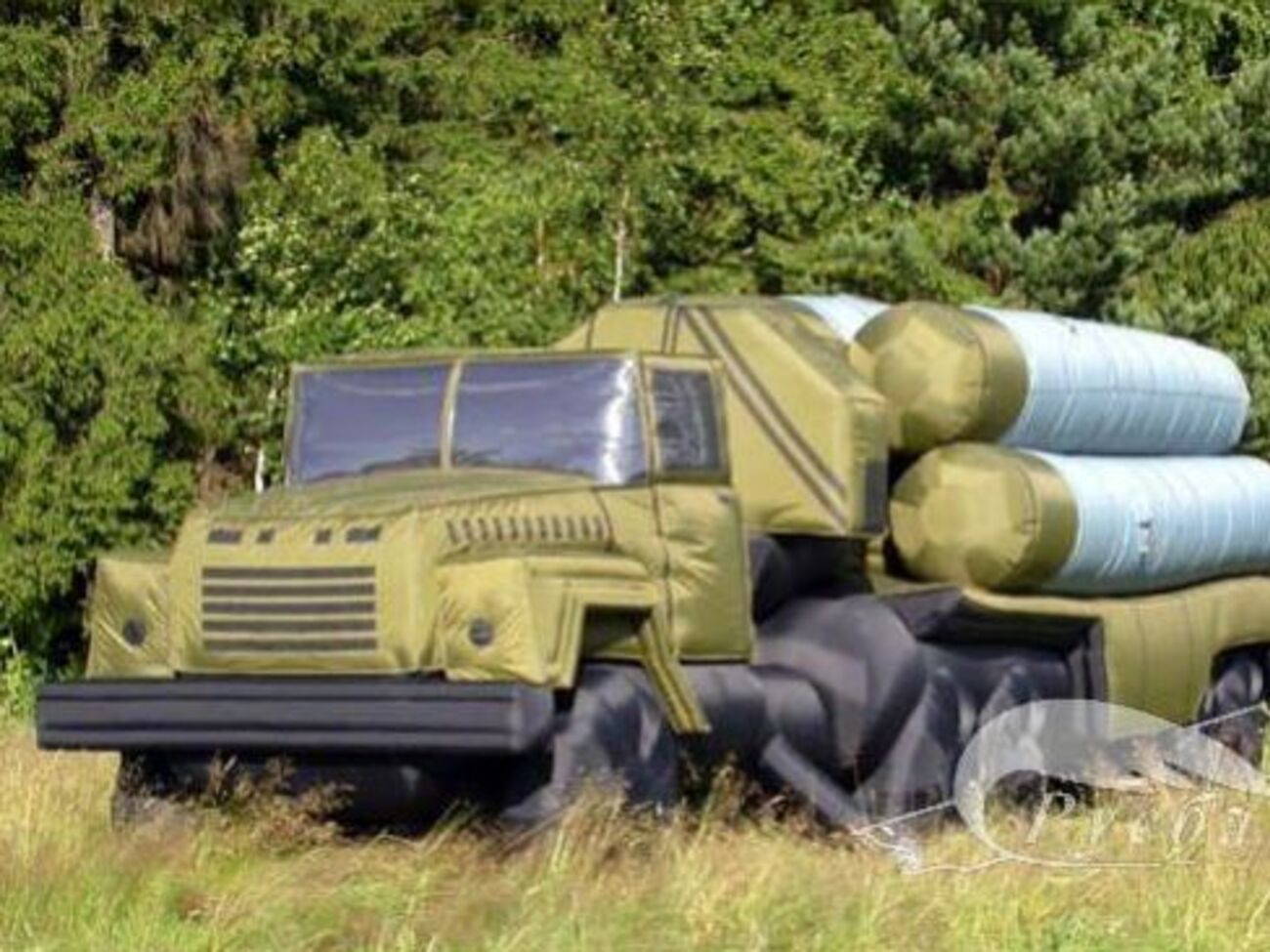 Минобороны РФ закупает надувную военную технику