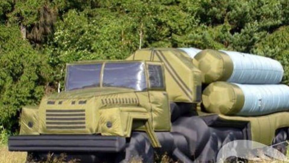 Минобороны РФ закупает надувную военную технику