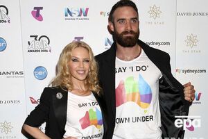 Миноуг сама предложила возлюбленному деньги