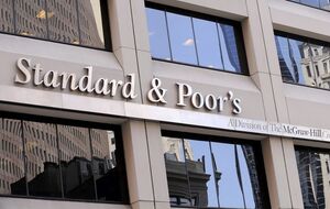 S&P: "Мусорный" рейтинг грозит России на протяжении года или двух
