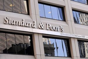 S&P: "Мусорный" рейтинг грозит России на протяжении года или двух