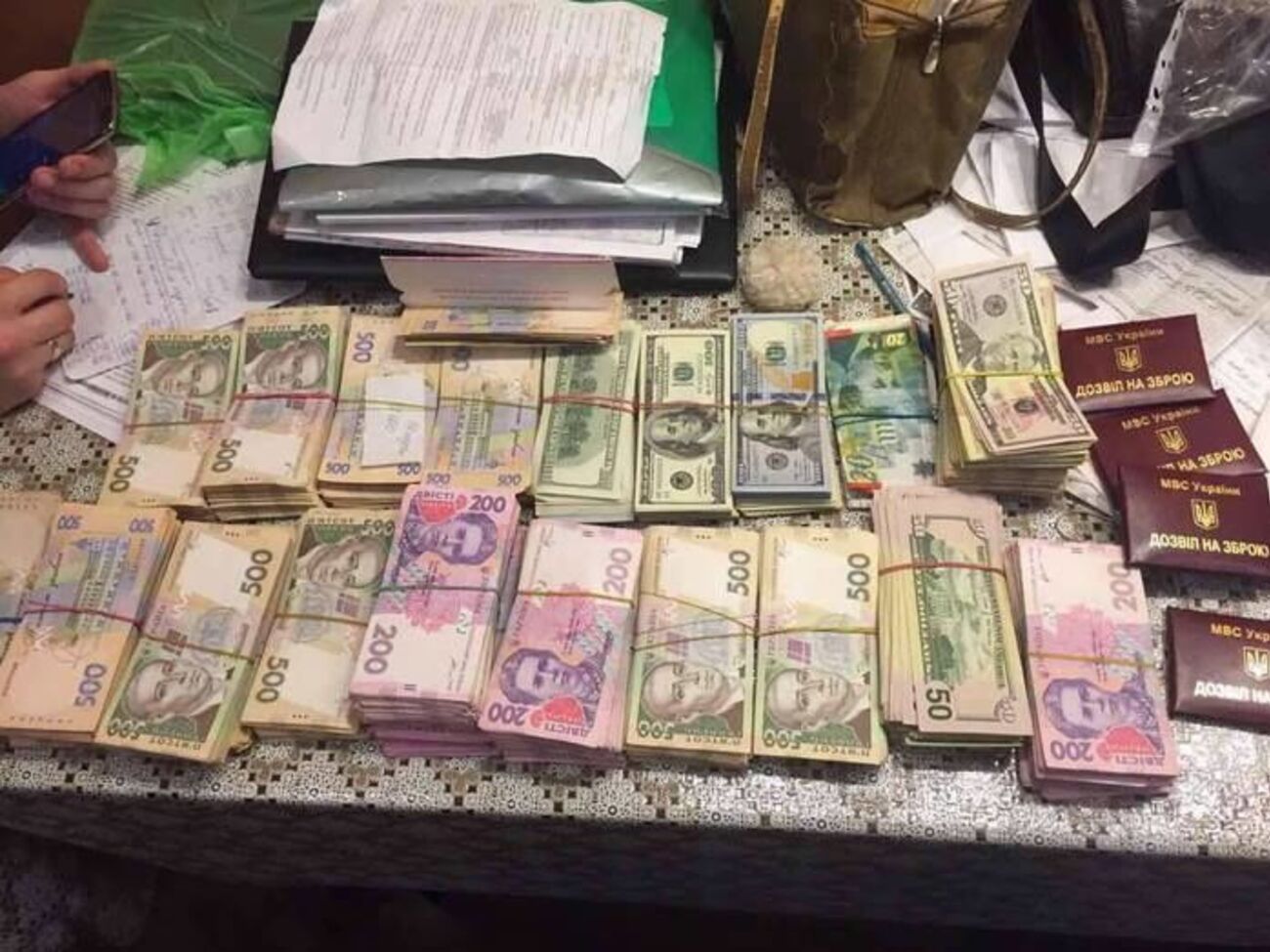 СБУ конфисковала у группы врачей-паталогоанатомов крупные суммы денег