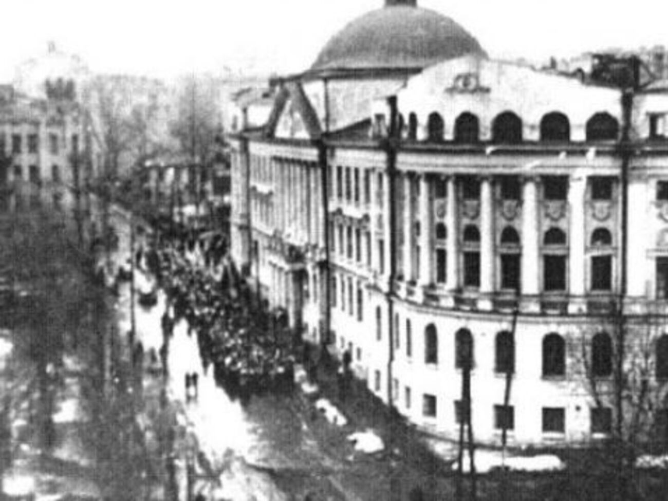 Киев. Улица Олеся Гончара, дом 57, где размещался немецкий штаб
