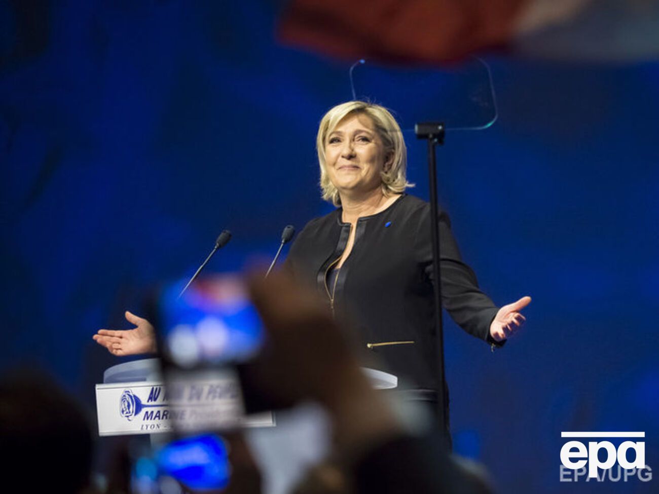Опросы прогнозируют проигрыш Ле Пен во втором туре выборов