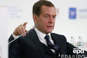 Медведев выбрал галстук с детским принтом