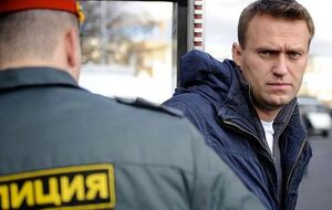 Навальный считает суд по "делу Кировлеса" попыткой не допустить его к выборам президента РФ