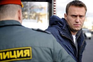 Навальный считает суд по "делу Кировлеса" попыткой не допустить его к выборам президента РФ
