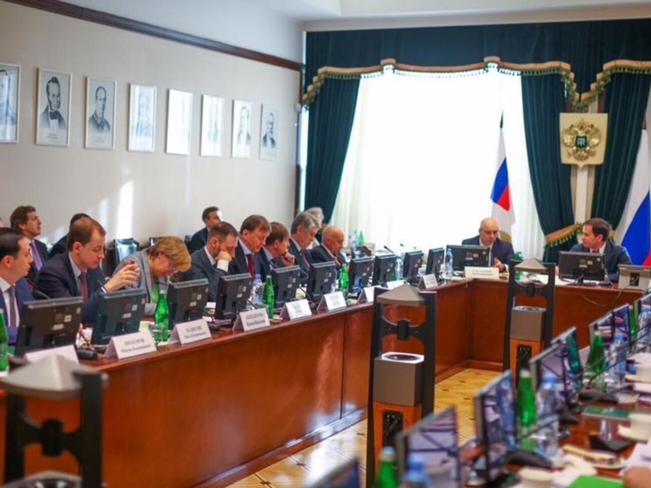 В российском Минфине предложили установить единую ставку акциза на этиловый спирт, алкогольную и спиртосодержащую продукцию