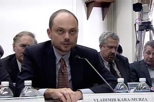 Кара-Мурза может общаться с женой, сообщил адвокат