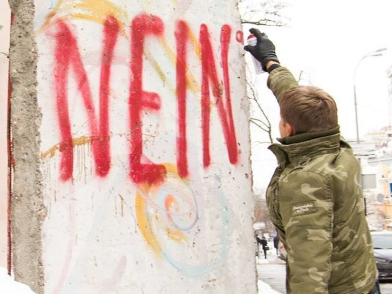 Кузьменко: Смотришь на этого великовозрастного, и при том не без высокомерия на холеном лице, Лешу &ndash; и задаешься вопросом: о чем думала эта голова, когда решила сказать "Nein" здравому смыслу?