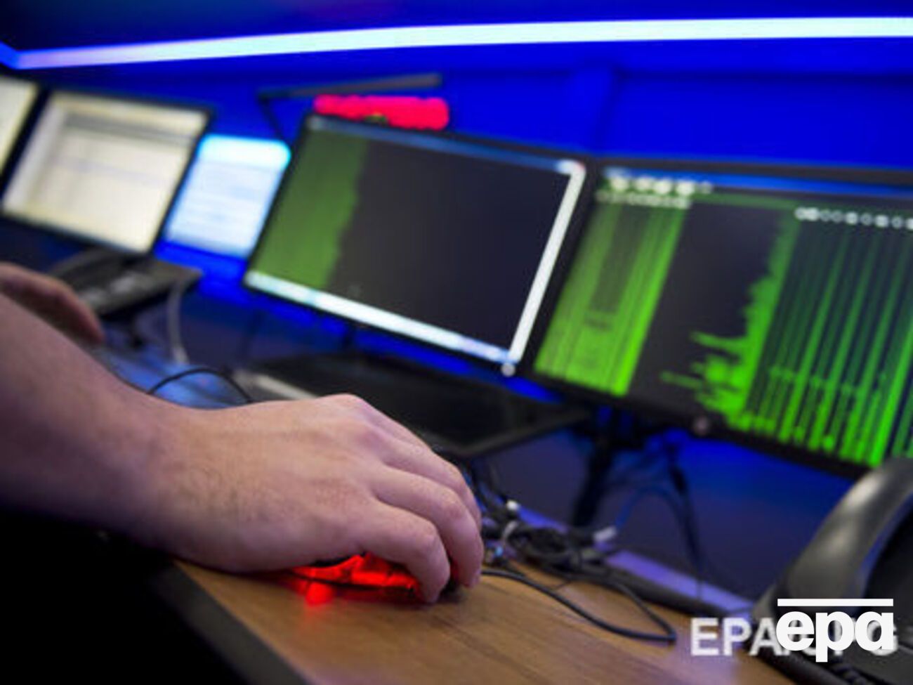 Анікєєва і Теплякова звинувачують у незаконному доступі до комп'ютерної інформації