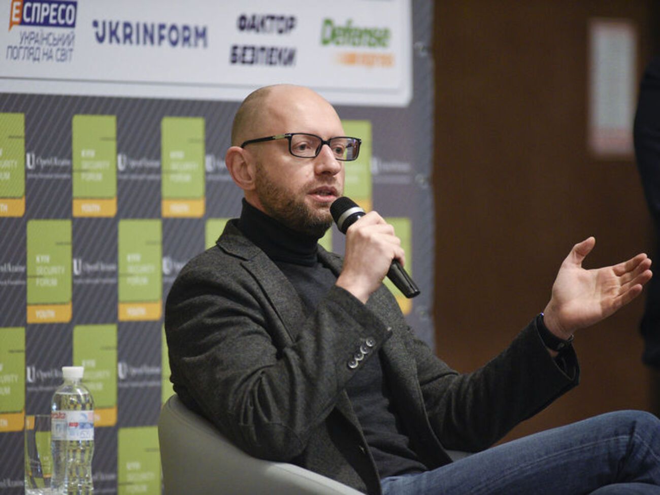 Яценюк пожалкував, що фінансування проекту "Стіна" зменшене