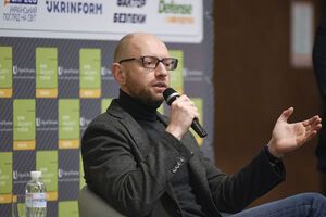 Яценюк выразил сожаление, что финансирование проекта "Стена" уменьшено