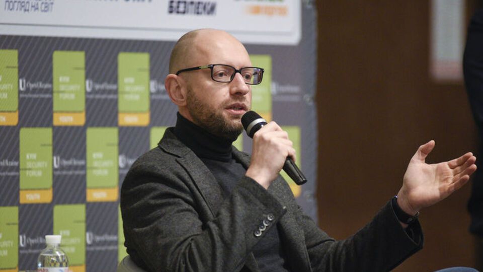 Яценюк пожалкував, що фінансування проекту "Стіна" зменшене