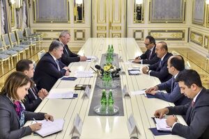 Порошенко и Чавушоглу отметили высокую динамику двустороннего взаимодействия в контексте реализации достигнутых договоренностей