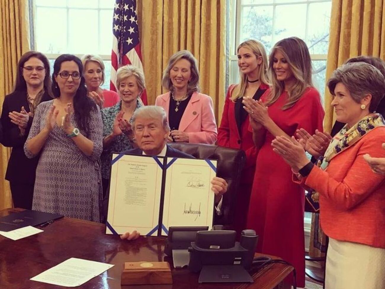 Трамп підписав законопроекти, що підвищують можливості у здобуванні освіти для жінок та дівчаток