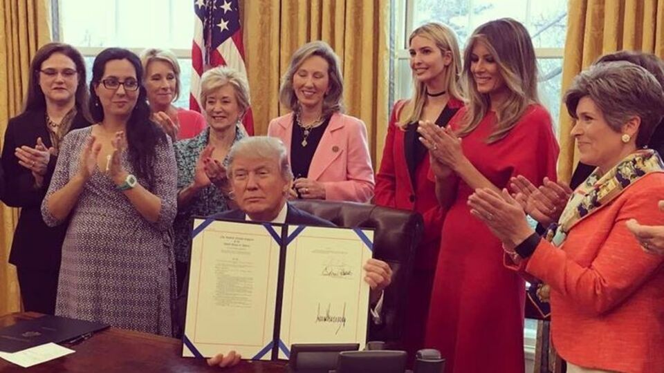 Трамп підписав законопроекти, що підвищують можливості у здобуванні освіти для жінок та дівчаток