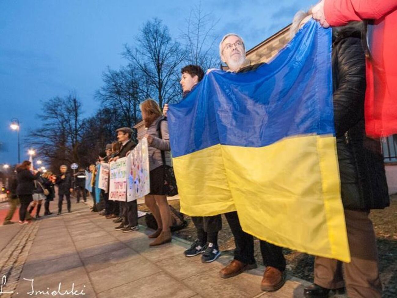 В Варшаве крымские татары, украинцы, поляки и россияне&nbsp;протестовали против оккупации Крыма Россией