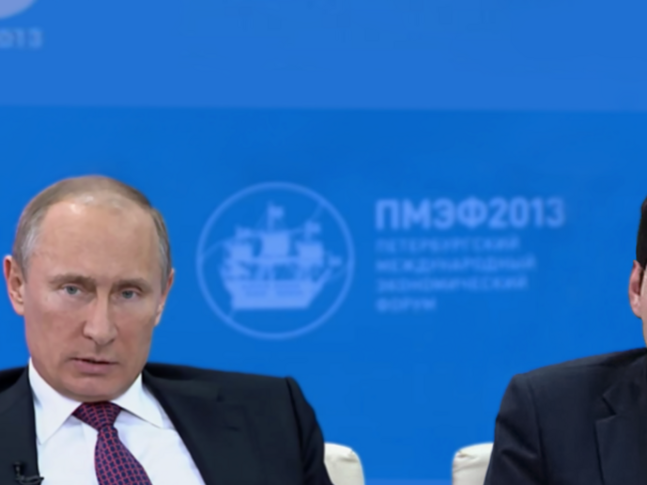 Владимир Путин и Инал Ардзинба на Петербургском международном экономическом форуме в 2013 году