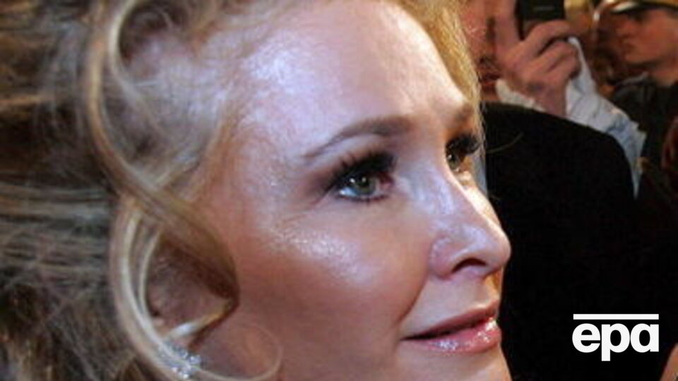 Кэти Хилтон: Дженнифер Энистон такая красивая. Говорю вам, 100%, она беременна девочкой