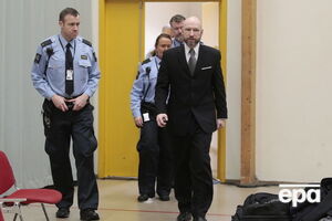 Содержание в трехкомнатной камере с телевизором, компьютером без доступа в интернет и приставкой Брейвик считает "пыткой"