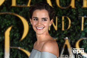 Уотсон снялась без белья и рассказала о любви к книгам