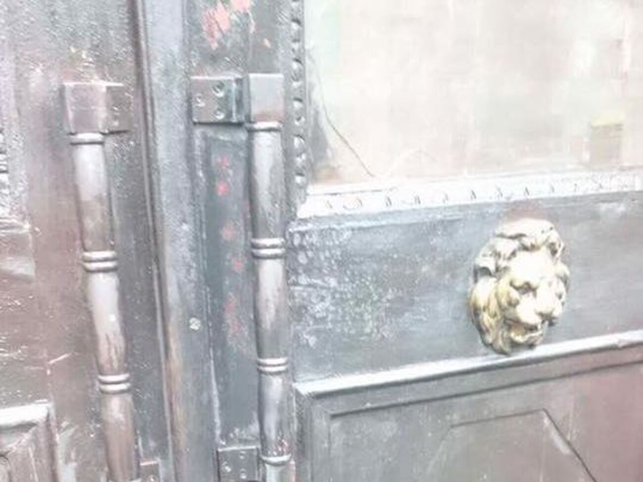Цієї ночі невідомі підпалили двері в Інститут національної пам'яті