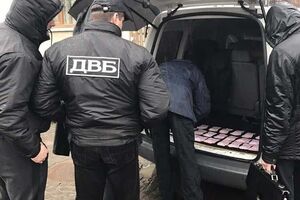 Полицейский задержан при получении взятки