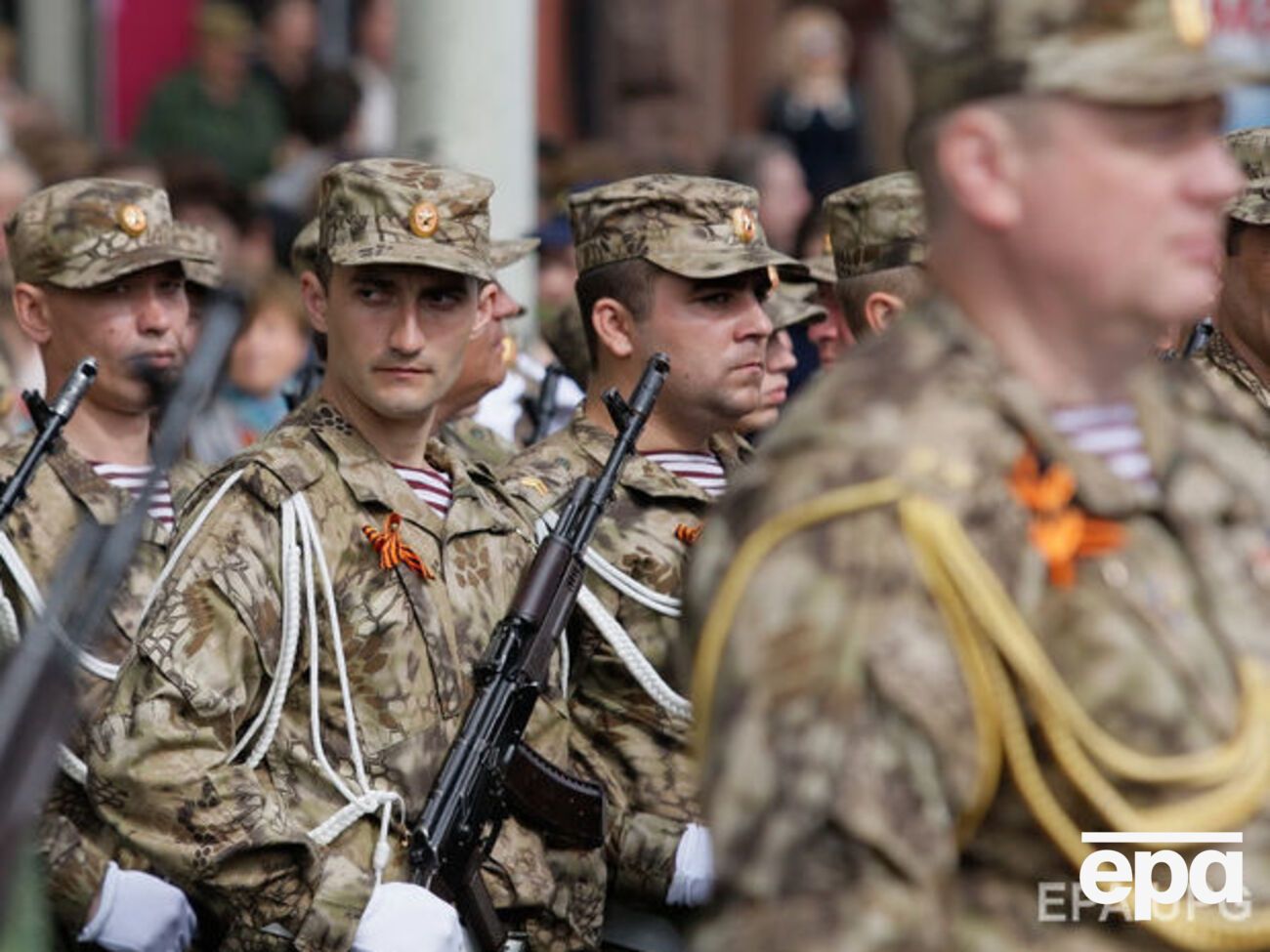 Боевики живут в здании бывшего автосалона в Харцызске