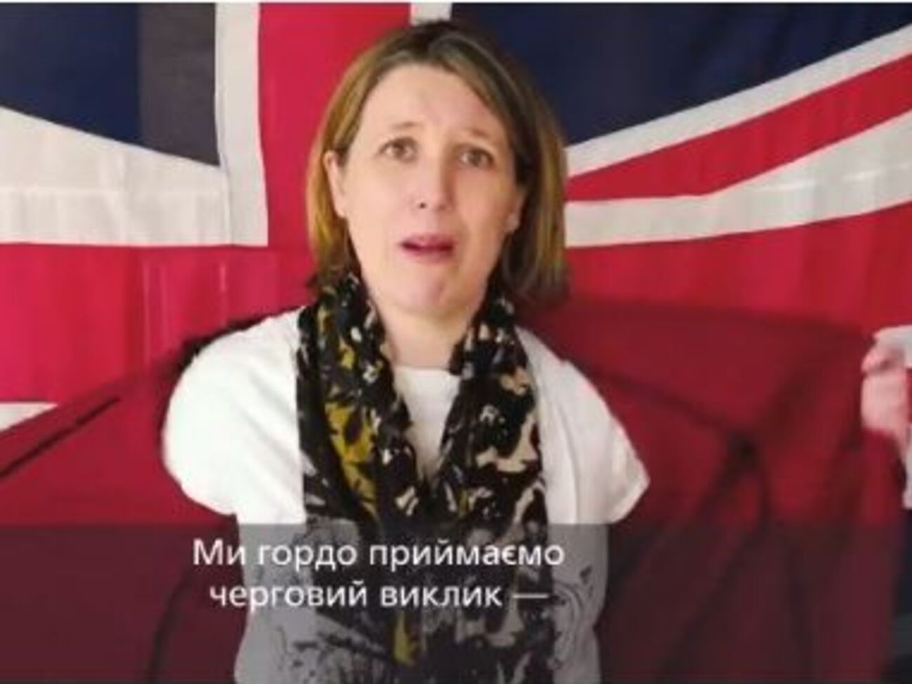 Посол Великобритании в Украине присоединилась к флешмобу #22PushUpChallenge