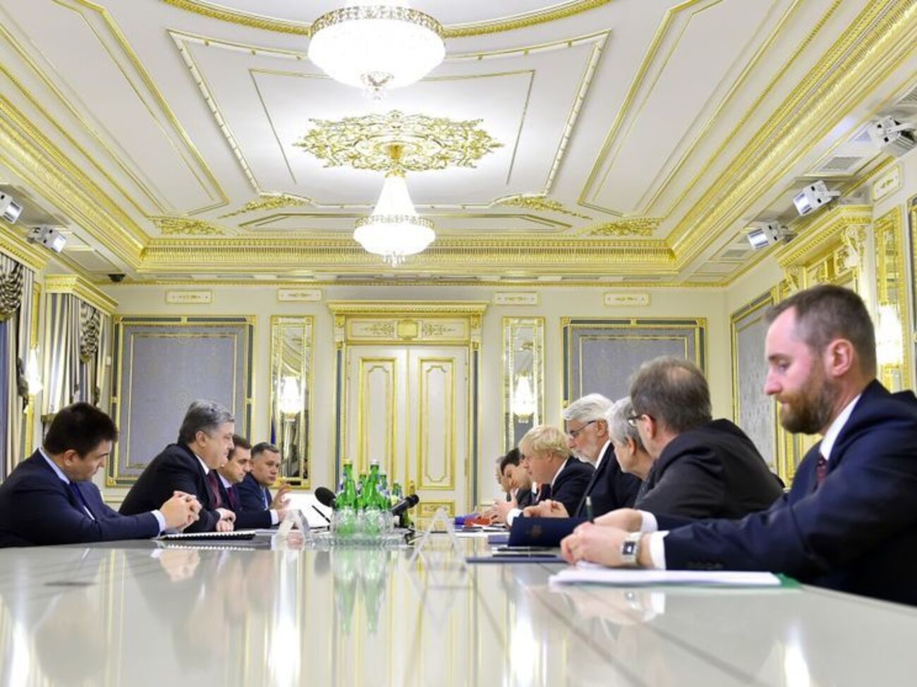 Порошенко провел встречу с Джонсоном и Ващиковским