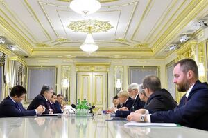 Порошенко провів зустріч із Джонсоном і Ващиковським