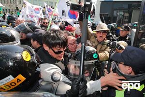 Зіткнення в столиці Південної Кореї почалися після того, як Конституційний суд країни затвердив імпічмент президенту Пак Кин Хе