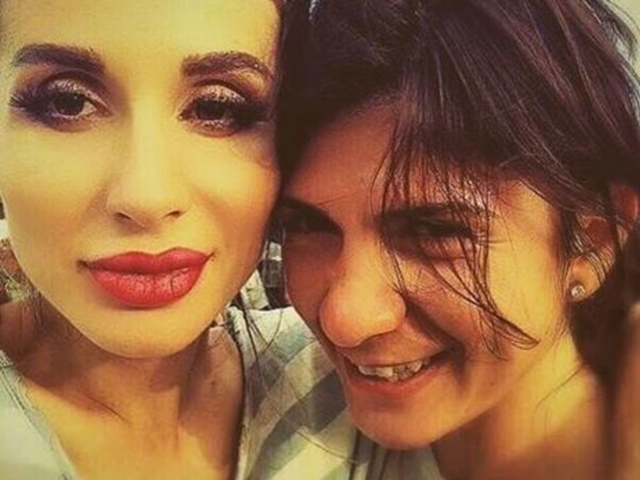 По сообщению ТСН, Крапивина (на фото справа) присылала журналистке "1+1" угрозы