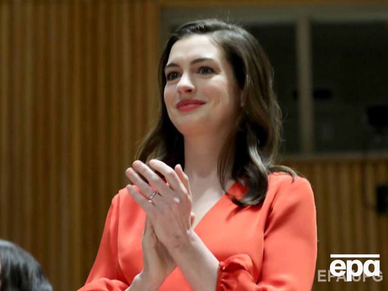 Хэтэуэй показала, как сын смотрит ее выступление в ООН