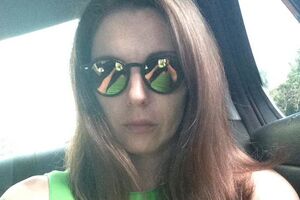 Леонова утверждает, что де-юре она свободный человек