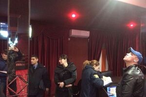 Полицейские прибыли к месту перестрелки