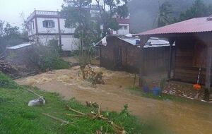 Энаво обрушился на северо-восток Мадагаскара во вторник