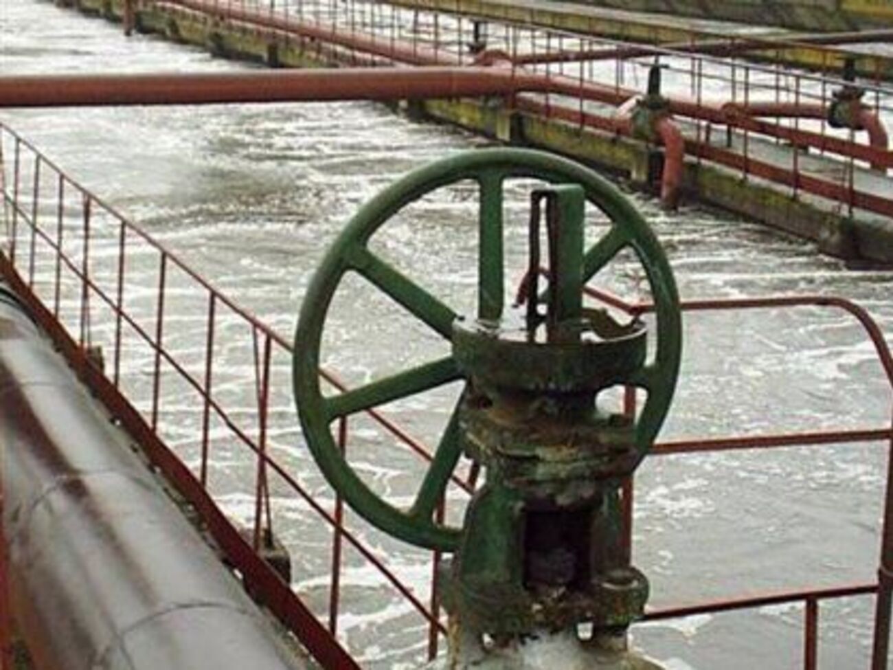 Станція розташована між селами Василівкою і Крутою Балкою недалеко від лінії розмежування