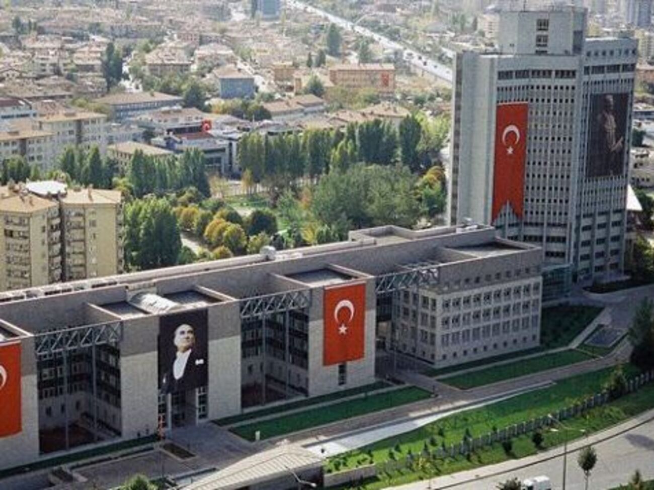 МИД Турции выразил протест в связи с недопуском Чавушоглу в Нидерланды