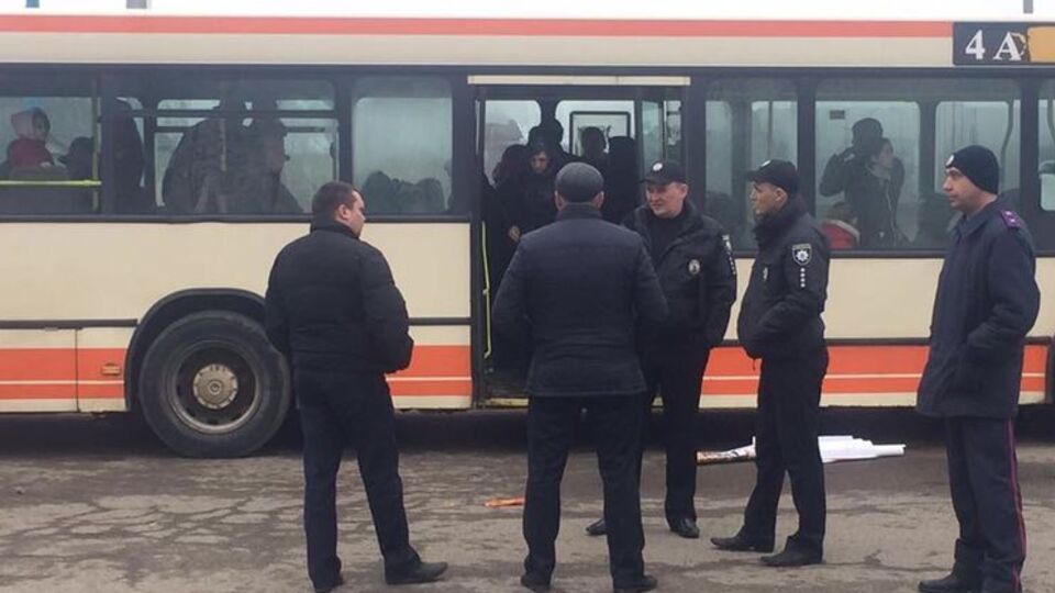 Работники полиции остановили автобус, водитель которого нарушал правила дорожного движения. В транспортном средстве находилось 35 человек