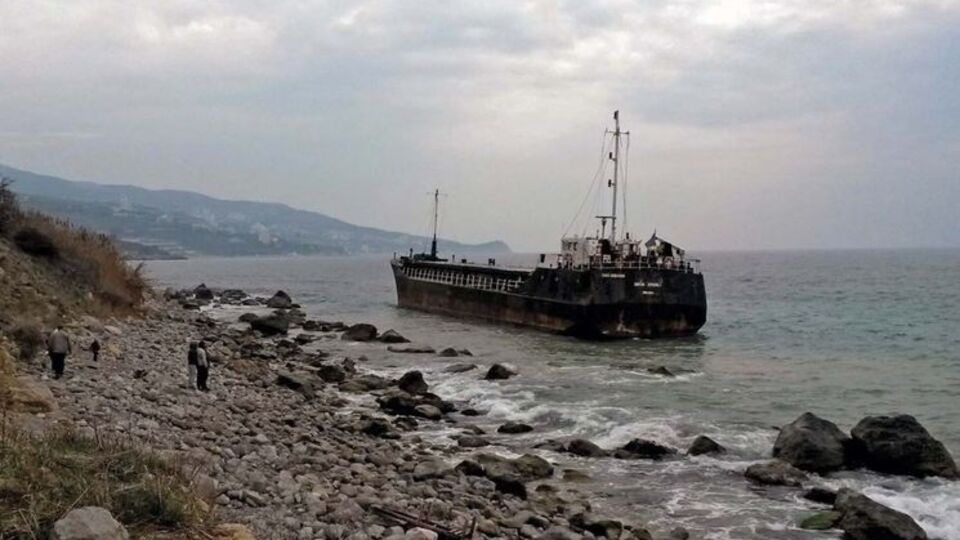 Суховантаж RIVER EREGLI на мілині біля узбережжя Алупки