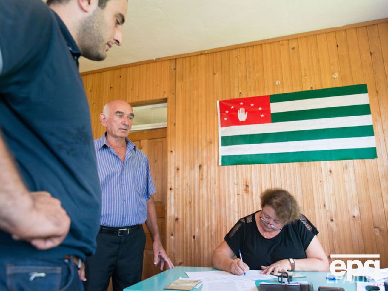 В Абхазии насчитывается 35 избирательных округов, в которых баллотируется 137 кандидатов