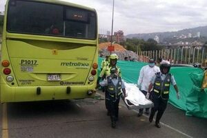 На Гаити автобус врезался в толпу, 34 человека погибли и еще 17 получили травмы