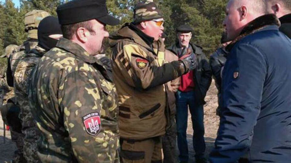 На место происшествия приехало около 100 сотрудников полиции