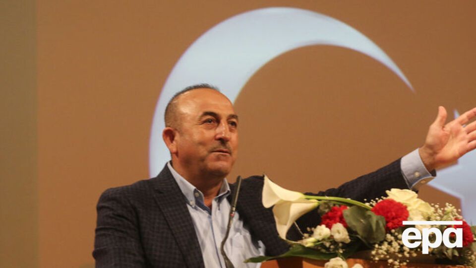 Нідерланди та Німеччина скасували візит турецького міністра закордонних справ Мевлюта Чавушоглу, який повинен був закликати турків, що живуть у цих країнах, проголосувати за конституційні зміни, запропоновані урядом