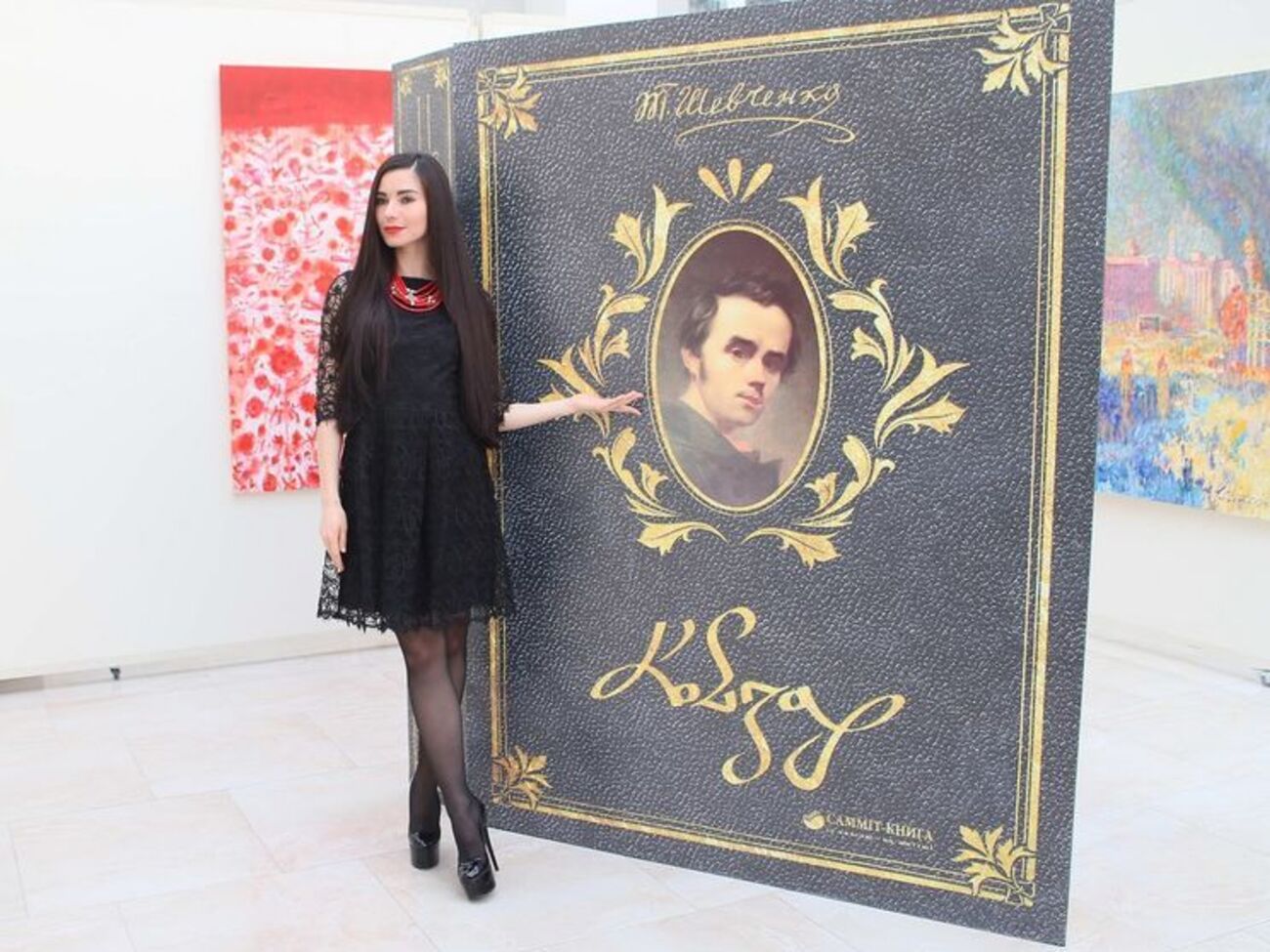 Высота самого большого в мире "Кобзаря" составляет 2 м, а ширина – 1,45 м