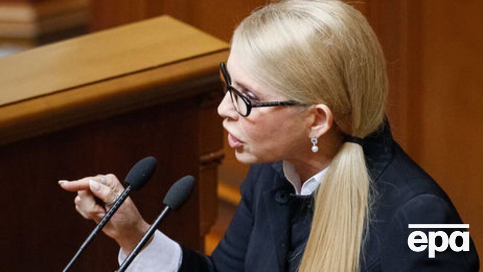 Тимошенко: Ось він у мене в руках, цей проект меморандуму із закладками